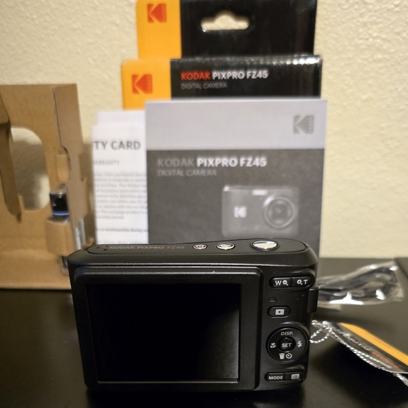 Kodak PIXPRO FZ45 Digital Camera - Black - Picture 6 of 11